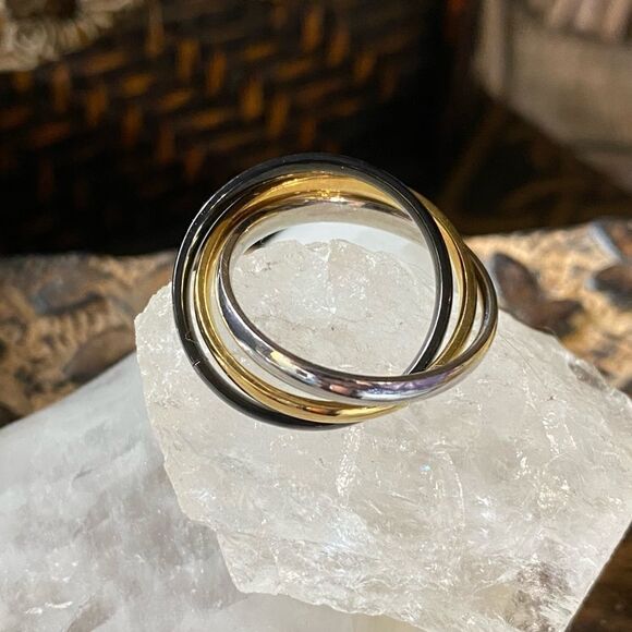 Tri Color Interlock Stainless Steel Ring Size 6 - Picture 4 of 7